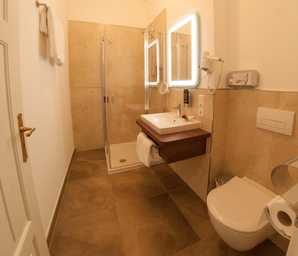 Pension Villa Kleine Wartburg ไอเซนัค ภายนอก รูปภาพ