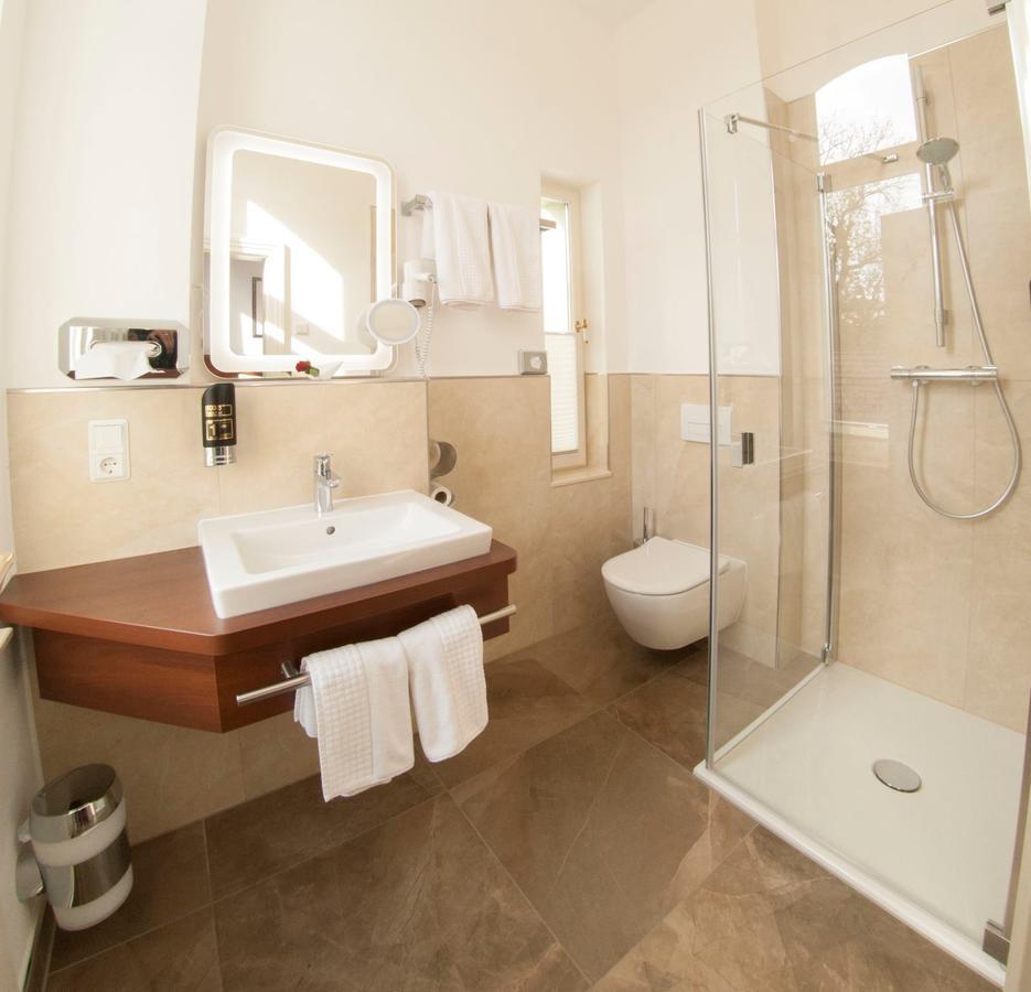 Pension Villa Kleine Wartburg ไอเซนัค ภายนอก รูปภาพ