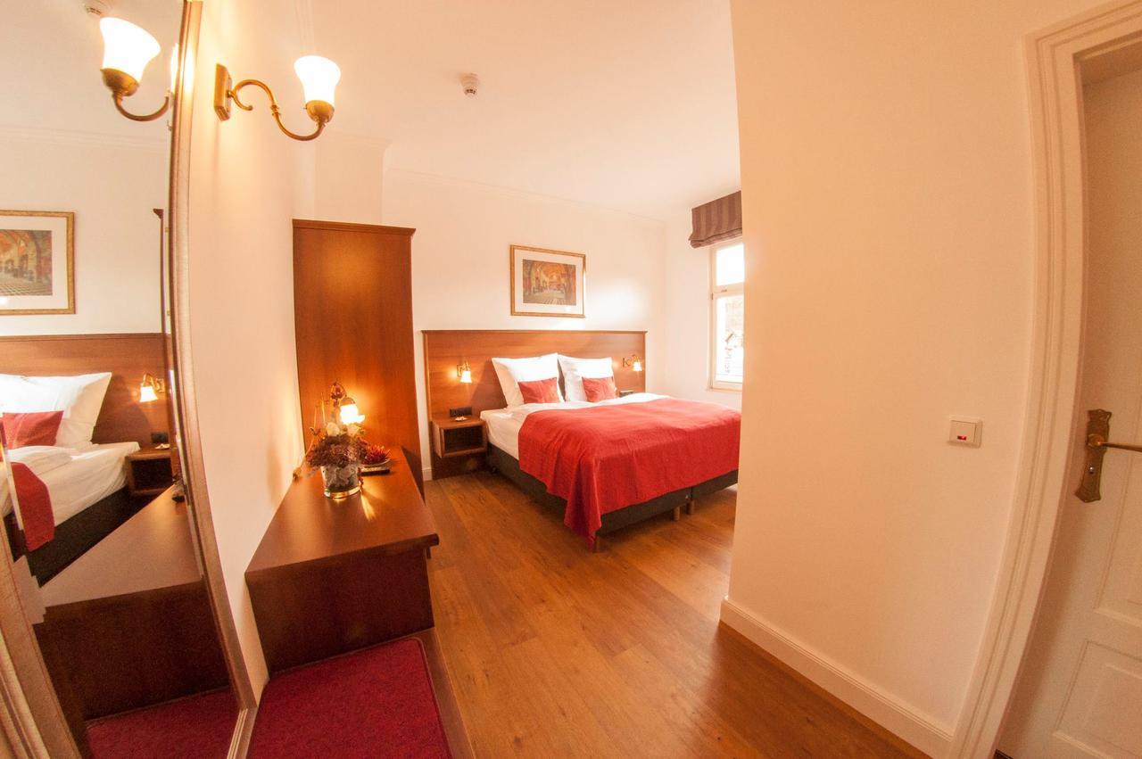 Pension Villa Kleine Wartburg ไอเซนัค ภายนอก รูปภาพ