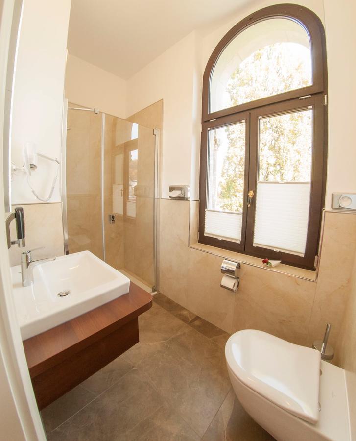 Pension Villa Kleine Wartburg ไอเซนัค ภายนอก รูปภาพ