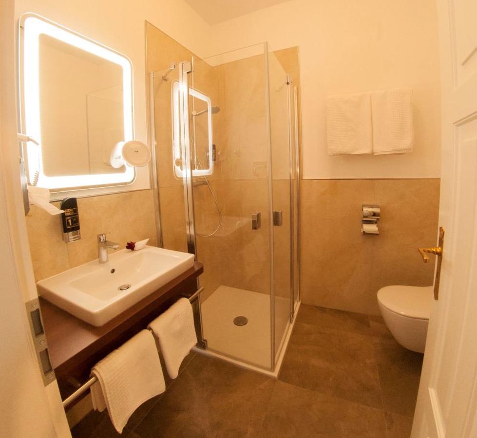 Pension Villa Kleine Wartburg ไอเซนัค ภายนอก รูปภาพ