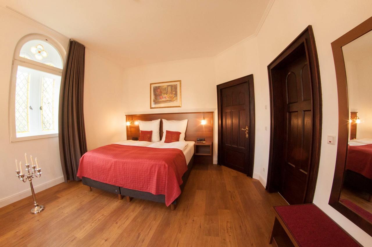 Pension Villa Kleine Wartburg ไอเซนัค ภายนอก รูปภาพ