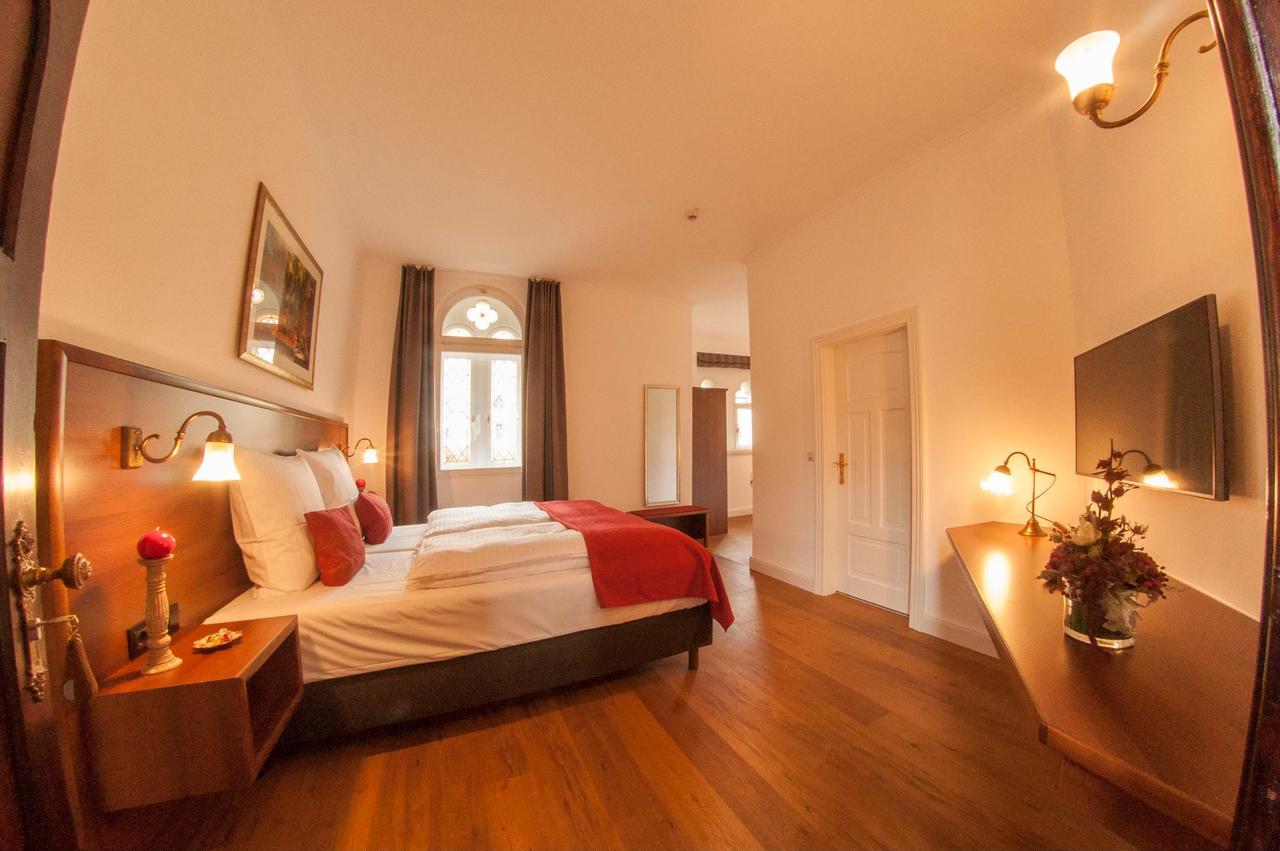 Pension Villa Kleine Wartburg ไอเซนัค ภายนอก รูปภาพ