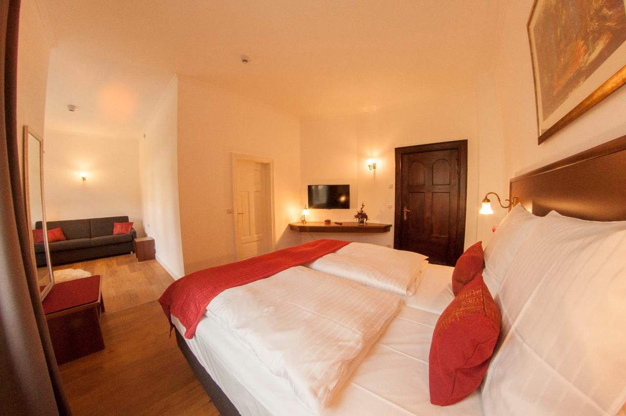 Pension Villa Kleine Wartburg ไอเซนัค ภายนอก รูปภาพ