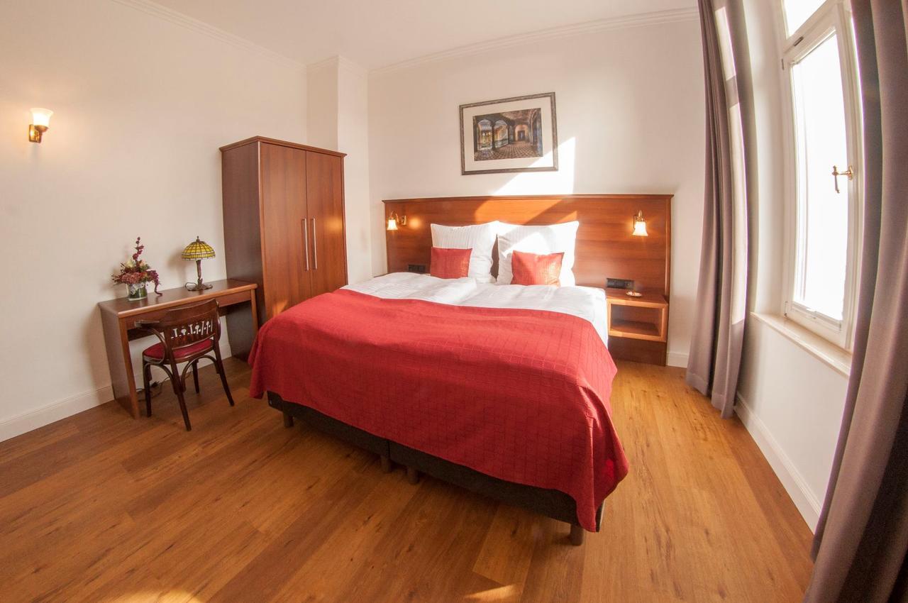 Pension Villa Kleine Wartburg ไอเซนัค ภายนอก รูปภาพ